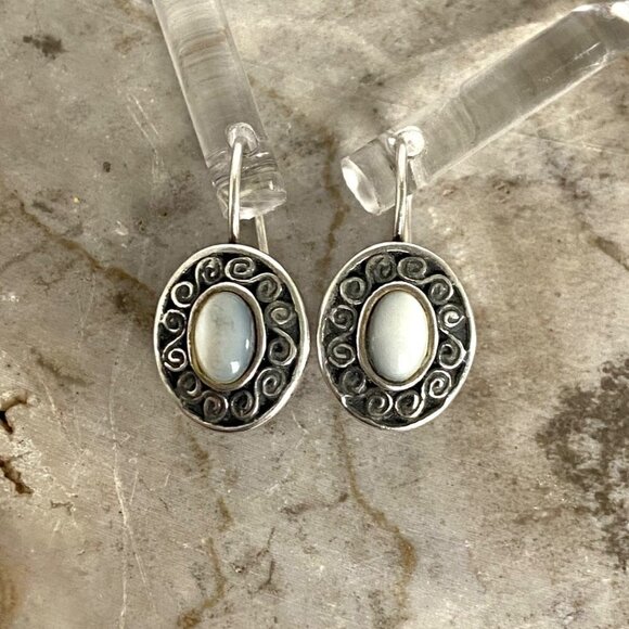 Sterling Silver 925 Dainty Oval White Mother Of Pearl Dangle Earrings - Picture 4 of 16